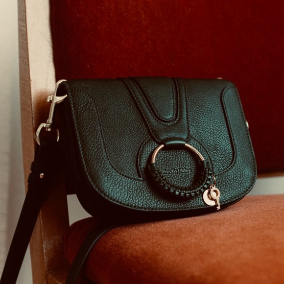 Chloé classic black 🖤 Crossbody Bag w/ Gold details - Picture 3 of 14